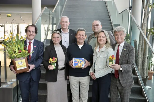Hans Roth, Bgm. Bettina Bauernhofer, Kunsthaus-Weiz-Leiter Johann König, Franz Posch, Veranstalter Johannes Hödl, Christiane Harrer-Ficsor (Knill Gruppe) und Charly Temmel (v. l.) | Foto: Rene Strasser