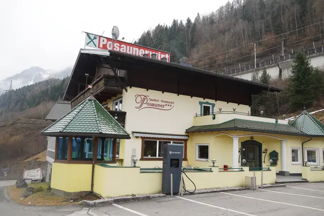 Direkt beim Posaunerwirt in St. Veit im Pongau gibt es eine E-Ladestation für die Gäste. | Foto: Emanuel Hasenauer