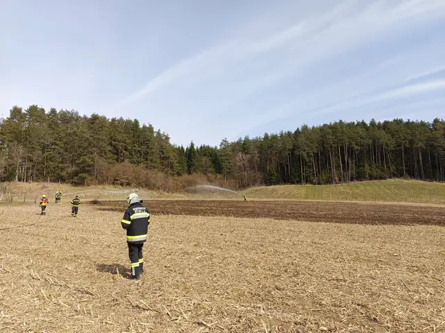 Zwei Feuerwehren zu Ackerbrand alarmiert
