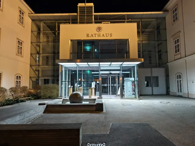Idyllisch wirkte das Rathaus nur von außen. | Foto: Christian Nowotny