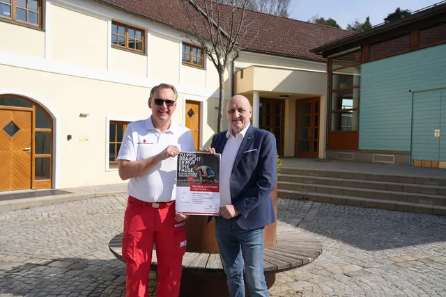 Ortsstellenleiter Gerhard Lackner, Bürgermeister Gerald Höchtel | Foto: Marktgemeinde Sieghartskirchen