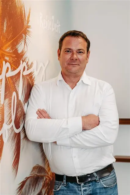 Gerald Eckhardt eröffnete 2006 das Reisebüro ReiseZeit in Golling.  | Foto: SPW_Fotografie
