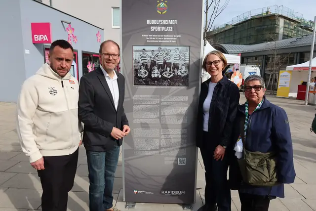 Neues Denkmal für den SK Rapid am Leopold-Mistinger-Platz