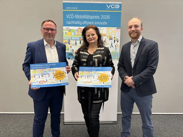 ÖBB-Regionalmanager Peter Wallis, Landesrätin Claudia Holzer (FPÖ) und VCÖ-Experte Michael Schwendinger (v.l.) gaben am Mittwoch den Startschuss für den VCÖ-Mobilitätspreis Steiermark.  | Foto: MeinBezirk/Sarah Konrad