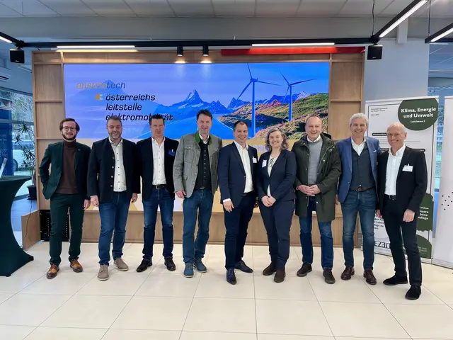 Zweites gemeinsames Wirtschaftsfrühstück (v. l. n .r.): Philipp Wieser, MSc (Teamleiter OLÉ Österreichs Leitstelle für Elektromobilität), Bgm. Klaus Herzmaier (Bgm. Stadtgemeinde Trieben), Christoph Schachner (Verkaufsleiter Autozentrum Mayer), NAbg. Albert Royer (Vorsitzender des Regionalverbandes Bezirk Liezen), Mag. Michael Schickhofer (Teamleiter Standortcoaching SFG), Dr.in Eva Stiermayr (Geschäftsführerin RML Regionalmanagement Bezirk Liezen GmbH), LAbg. Bgm. Armin Forstner (Stv. Vorsitzender des Regionalverbandes Bezirk Liezen), Mag. Friedrich Kaltenbrunner (Geschäftsführer MGI Steuerberatung), Siegfried Nerath (Moderation) | Foto: RML