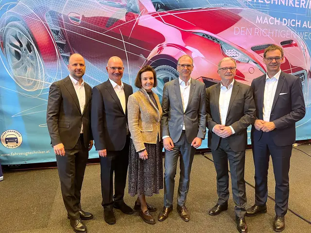 V.l.: Marco Tittler, Nilly Nail, Karin Seyfried, Rudi Lins, Karlheinz Kopf und Markus Wallner auf der AustroMobil 2026 in Dornbirn. | Foto: WKV