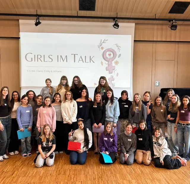 Im Zuge des MEIday-Projekts „Girls im Talk“ hielten die HAK-Schülerinnen aus Bad Ischl u.a. einen Workshop an der SMS Ebensee ab. | Foto: BHAK/BHAS Bad Ischl