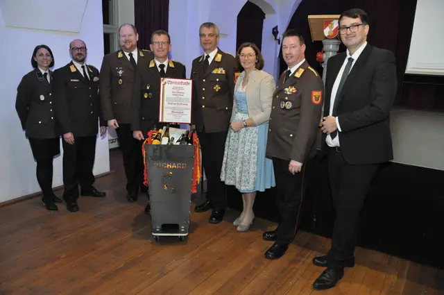 Geschenk an BR Richard Kraus | Foto: AFKDO Neulengbach