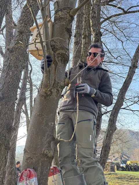 Bürgermeister Peter Stradner bei Montagearbeiten | Foto: Marktgemeinde Wagna