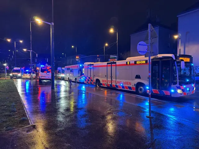 Der Brand löste einen Großeinsatz aus. | Foto: Stadt Wien/Berufsrettung Wien