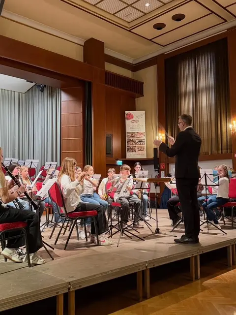 Wolfgang Jud dirigierte die weststeirische Musikjugend. | Foto: MS Bärnbach