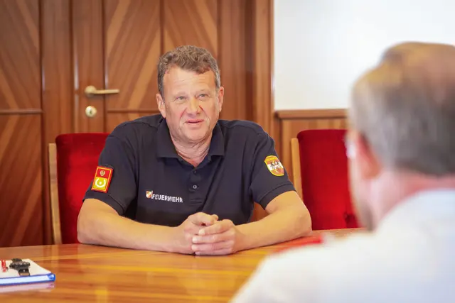 Manfred Eibl, Referatsleiter der Österreichischen Feuerwehrjugend, begrüßt die Unterstützung für die Nachwuchsarbeit. | Foto: Mathias Seyfert/FEUERWEHR.AT