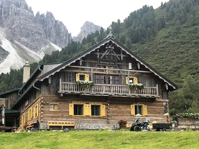 So präsentierte sich die Kemater Alm während der Dreharbeiten. | Foto: Heidi Kastl