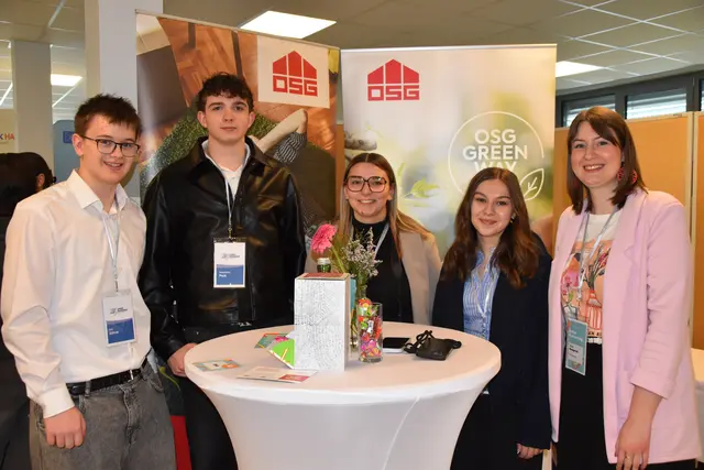 Beim Karrieretag im Business Campus Oberwart kam es zum Treffen zwischen Schülerinnen und Schülern sowie Unternehmen. | Foto: MeinBezirk/Michael Strini
