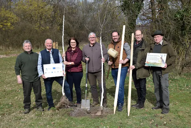Josef Schachner (Jagd Mauer), Erwin Szlezak (NÖ Agrarbezirksbehörde), Umweltgemeinderätin Michaela Paffeneder, Gemeinderat Franz Dangl, Vizebürgermeister Markus Brandstetter, Franz Lumesberger (Berater des NÖ Landesjagdverbandes) und Erich Datzberger (Jagd Mauer). | Foto: Stadt Amstetten