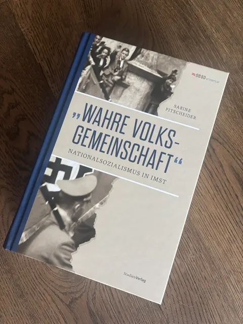 Auf 800 Seiten werden die dunklen Kapitel der Imster Nazi-Vergangenheit aufgearbeitet. | Foto: Perktold