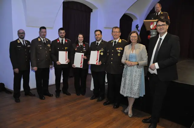 Ernennungsurkunden AFKDO Neulengbach für Florian Kraus, Kerstin Hackl und Tim Bürgmayr | Foto: AFKDO Neulengbach