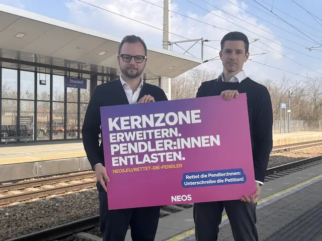  Verkehrssprecher Christoph Müller und Gemeinderat Andreas Bruckmüller (vlnr ) fordern Maßnahmen. | Foto: NEOS NÖ