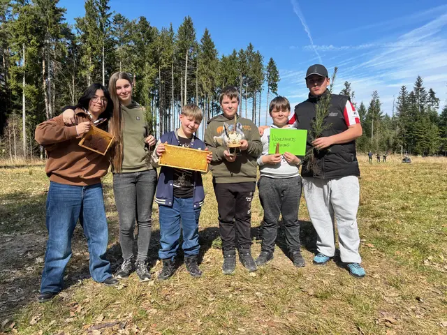 200 Jugendliche pflanzten ihren eigenen Wald