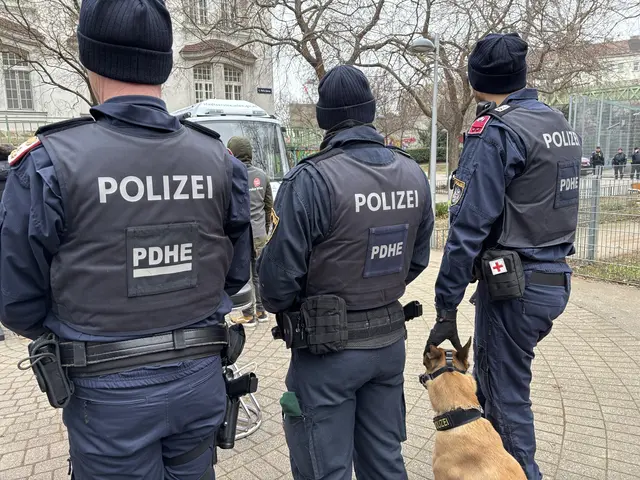 Seit März 2024 gibt es eine Waffenverbotszone rund um den Reumannplatz. (Archiv) | Foto: Andreas Pölzl/MeinBezirk