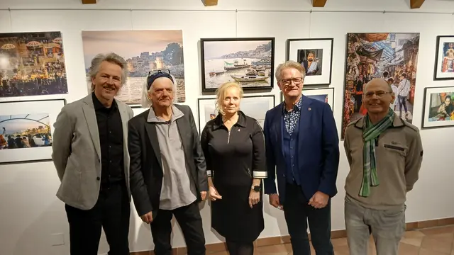 Georg Gratzer, Wolfgang Grill, Monika Langs, Hermann Mauritsch und Oswin Donnerer (v.l.) bei der Vernissage in der Weizer Weberhausgalerie.  | Foto: Josef Hofmüller