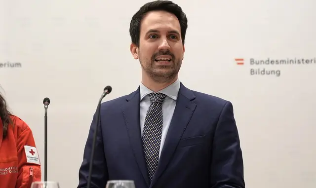 Beim offiziellen Auftakt hob Bildungsminister Christoph Wiederkehr (Neos) die Bedeutung des Lesens für die persönliche und gesellschaftliche Entwicklung hervor.  | Foto: Andreas Pölzl/MeinBezirk