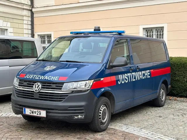 Es fehlt an Justizwachebeamten und diese sind laut Bericht im Umgang mit psychisch kranken Häftlingen zu wenig geschult.  | Foto: MeinBezirk.at/Lea Kainz