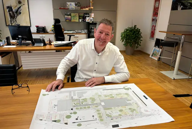 Bauarbeiten am Außenbereich des Bildungszentrums und am Sportplatz