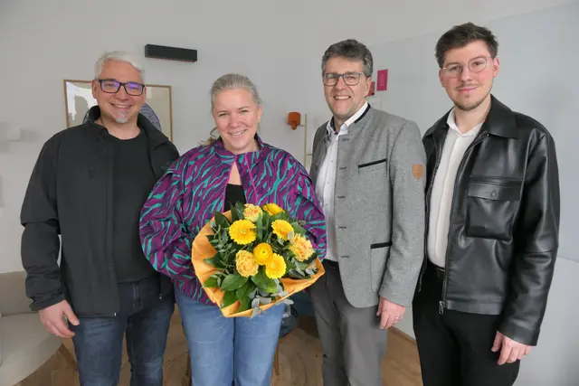 Praxis Eröffnung von Veronika Kauer mit Wirtschaftskoordinator Martin Rella , Bürgermeister Christian Flammer und Wirtschafts-Stadtrat Lukas Schinner. | Foto: Stadtgemeinde Bad Vöslau.