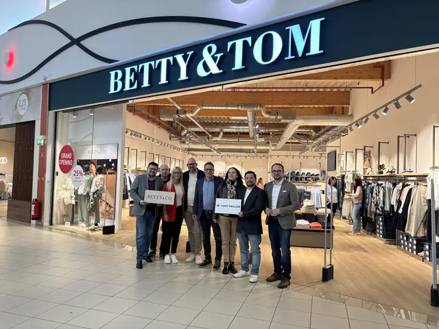 Das moderne Modekonzept "Betty und Tom" leitet sich von den dort hauptsächlich vertretenen Marken ab: Betty Barclay und Tom Tailor. | Foto: MeinBezirk / Sandra Koeune