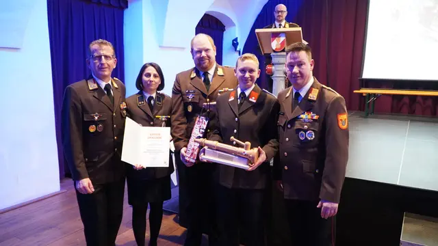 Dankesurkunden AFKDO Neulengbach Karin Kropatschek | Foto: AFKDO Neulengbach