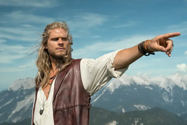 Rúrik Gíslason: Einstmals Fußball-Nationalspieler aus Island - im Film ein Hundecoach, der in einem Wolfsrudel gelebt hat! Sehenswert" | Foto: Netflix Studios