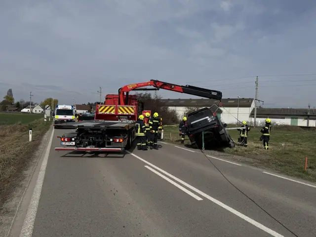 Die Freiwillige Feuerwehr Wullersdorf wurde zur Mittagszeit gemeinsam mit der FF Grund zu einem Verkehrsunfall mit Menschenrettung gerufen. | Foto: Freiwillige Feuerwehr Wullersdorf