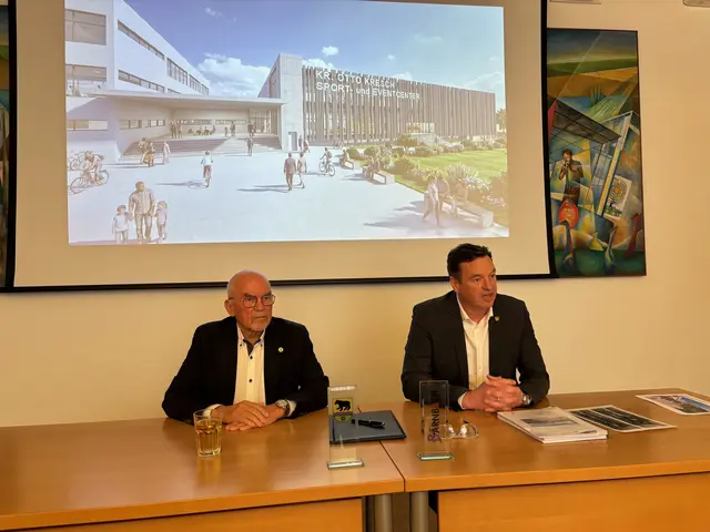 Otto Kresch (l.) schenkt der Stadt Bärnbach mit Bürgermeister Jochen Bocksruker zwei Millionen Euro. | Foto: MeinBezirk/Harald Almer