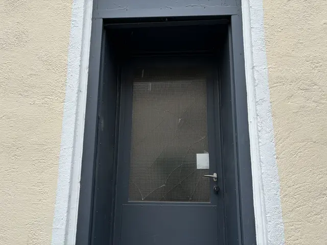 Einer der Mieter berichtet von Einbruchversuchen und Hausbesetzungen.  | Foto: Luca Arztmann/MeinBezirk