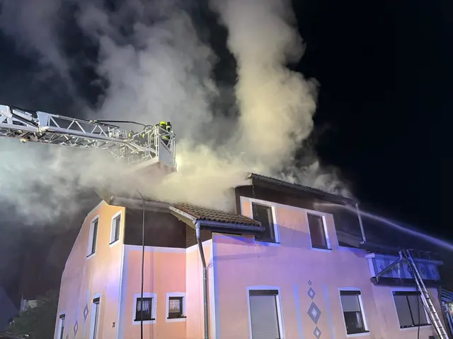 In Zeltweg kam es zu einem Dachstuhlbrand.  | Foto: Feuerwehren BFV Judenburg
