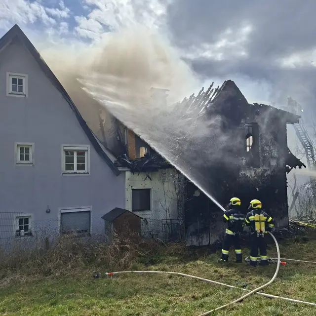 Das Feuer richtete großen Schaden an. | Foto: FF St. Donat