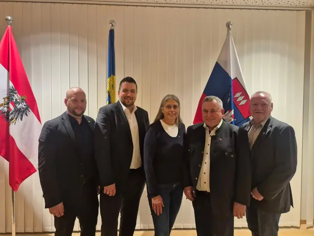 Rechnungsabschluss einstimmig zugestimmt: VP Klubobmann David Diabl, SP-Obmann Michael Kleinrath, Vizebürgermeisterin Sabina Doria, Bürgermeister Bernhard Karnthaler und FP-Obmann Anton Deibl.  | Foto: Gemeinde Lanzenkirchen