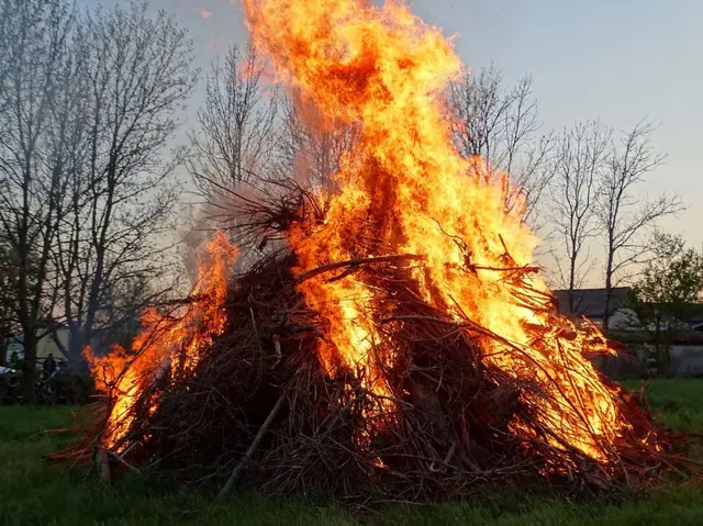 Osterfeuer, Kränzchen & noch mehr