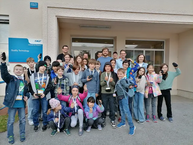 25 Kinder bauen Computermäuse in der SKF und programmieren mit CoderDojo Steyr. | Foto: TIC Steyr I CoderDojo Steyr
