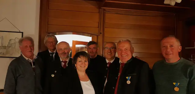 Vizebürgermeisterin Hörth Sonja, Fahnenträger Fichtinger Josef, Kassier Schenk Reinhard (vorne),
Kassier Stellvertreter Prock Josef, Ehrenobmann Lichtenwallner Franz, Neuer Obmann Schöller Franz
Hauptbezirks Obmann Reuberger Robert, Fahnenträger Hold Gerhard (hinten). | Foto: privat