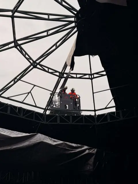 Bei einem Sturmschaden in Lutzmannsburg wurde eine Plane bei einem Spielhaus beschädigt. Die Plane wurde entfernt und gesichert.  | Foto: Feuerwehr Oberpullendorf