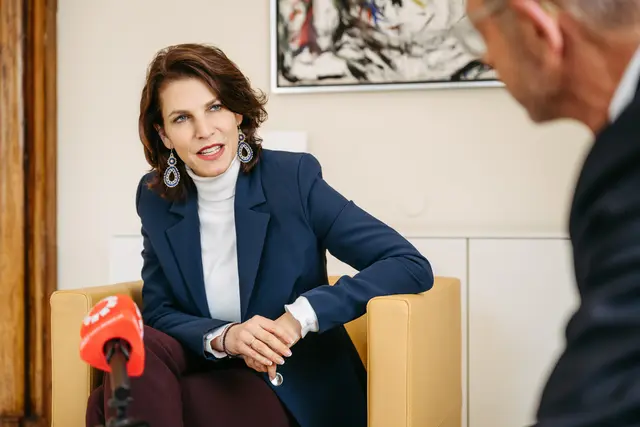 Salzburgs Landeshauptfrau Karoline Edtstadler  | Foto: Manuel Horn