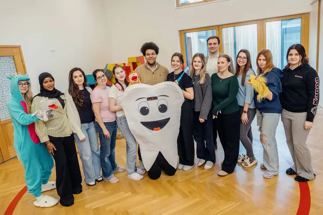 Spielerisch zu gesunden Zähnen mit den Berufsschülern