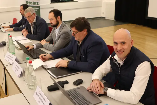 Georg Fuchshofer, Karl Bohnstingl, Christoph Oswald, Markus Kainz und Friedrich Scheer (v.l.) auf der "Vorsitzbank" | Foto: Gerhard Langmann