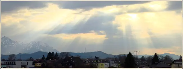 Am gestrigen Nachhauseweg (23.3.2026) sah ich diese besondere Stimmung. Vielleicht war es ein Zeichen von meiner Oma, die gestern Ihren 105. Geburtstag gehabt hätte 🙏🏼🪽 | Foto: Martina Laserer