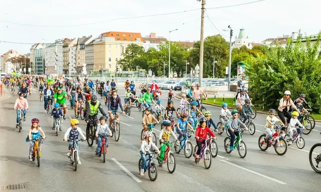 Am Sonntag wird ein Zeichen für mehr Platz fürs Rad gesetzt. Das löst Öffi-Einschränkungen aus. (Symbolfoto) | Foto: Kidical Mass