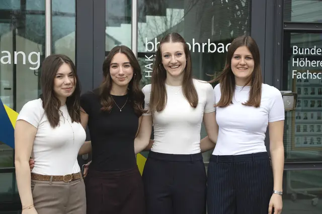 Eva, Elena, Jana und Nina haben das Experiment durchgezogen. | Foto: BBS Rohrbach