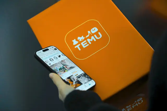 Temu ist eine der asiatischen Online-Handelsplattformen, für die die neue Gebühr gilt.  | Foto: V H/Unsplash