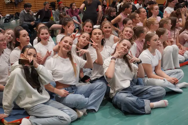 Partystimmung im Turnsaal der MS O-Dorf.  | Foto: AMG